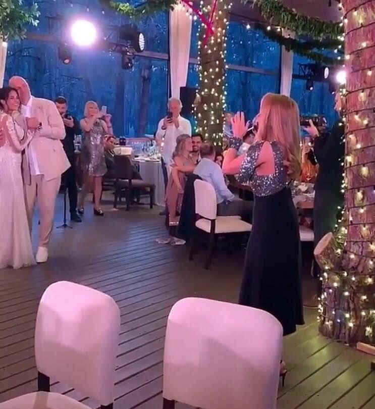 Тіна Кароль співає для молодят