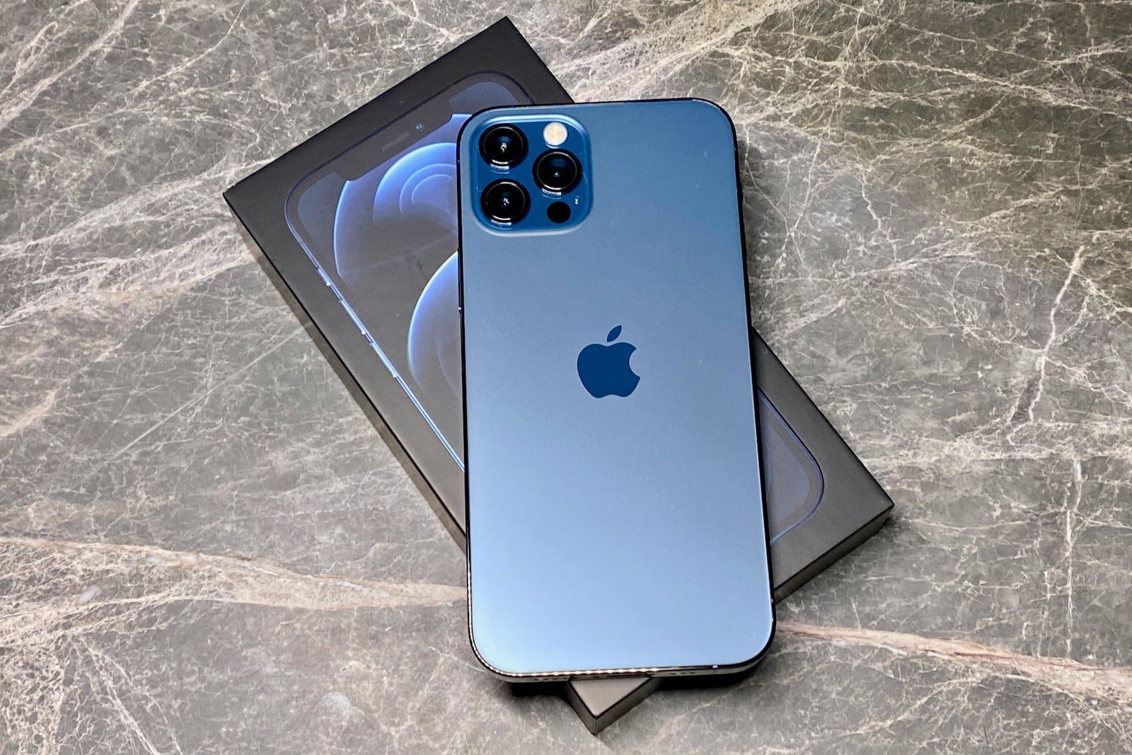ТОП причин, почему черкащанам стоит приобрести Iphone 12